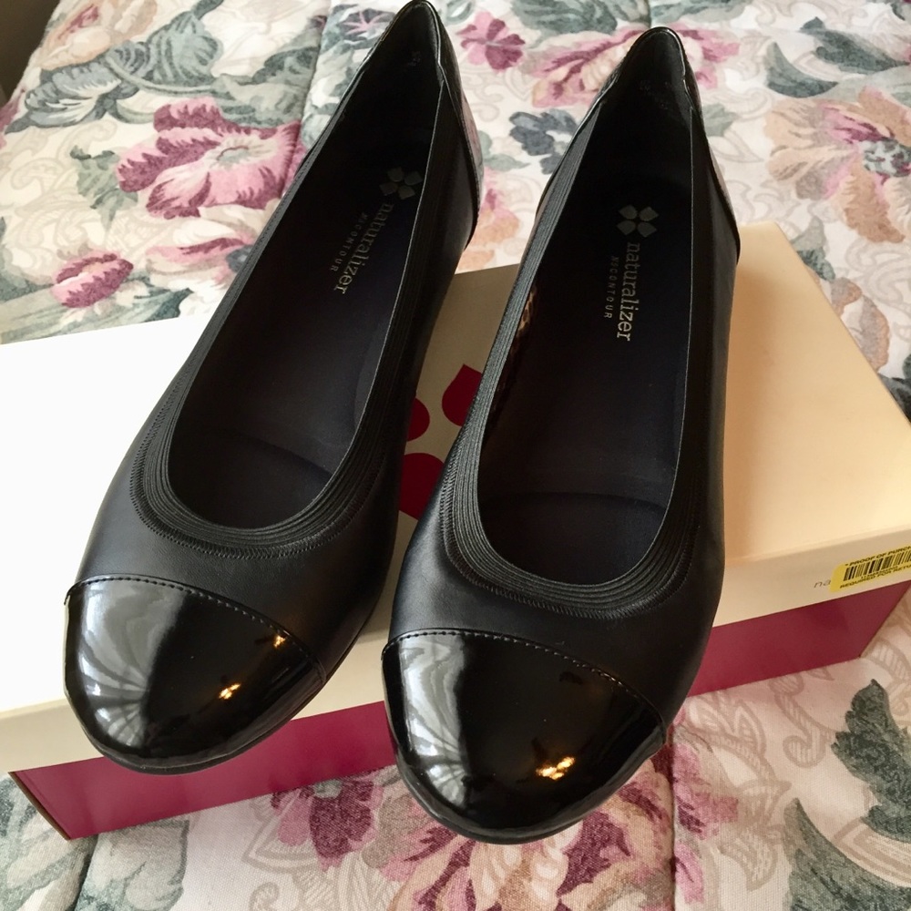 Black Leather Naturalizer Ballet Flats